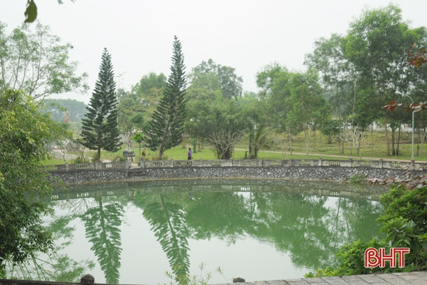 Đầu năm đi lễ đền Trầm Lâm