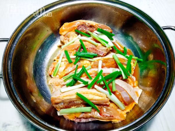 Gà hấp hành ngọt nước thơm lừng mà chẳng bị ngán