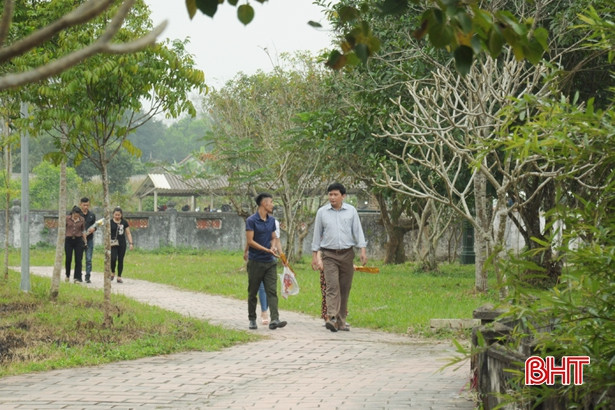 Đầu năm đi lễ đền Trầm Lâm