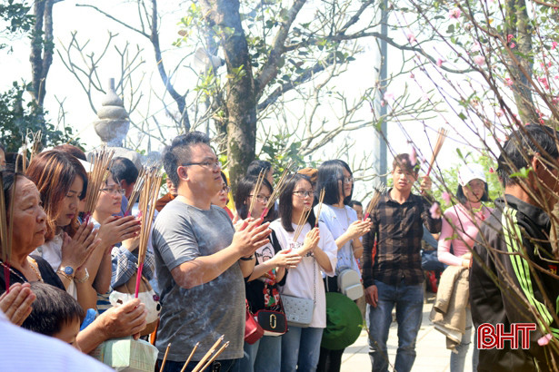 Nô nức lễ hội chùa Hương Tích ngày đầu năm mới