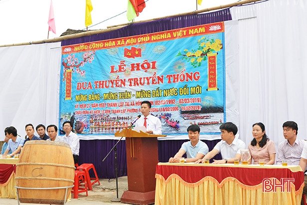 Sôi nổi lễ hội đua thuyền truyền thống Trung Lương