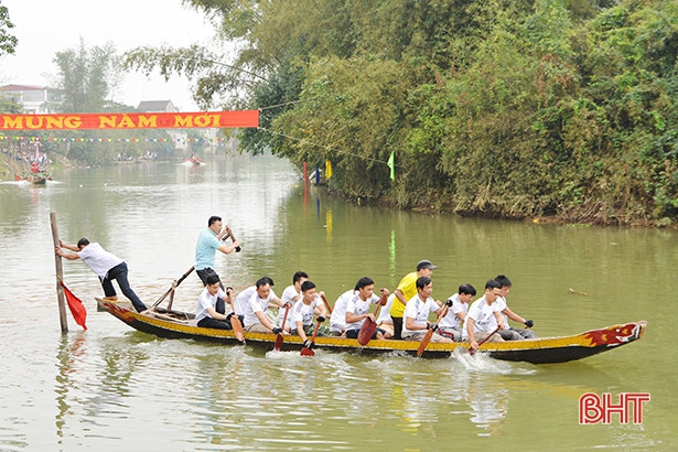 Sôi nổi lễ hội đua thuyền truyền thống Trung Lương