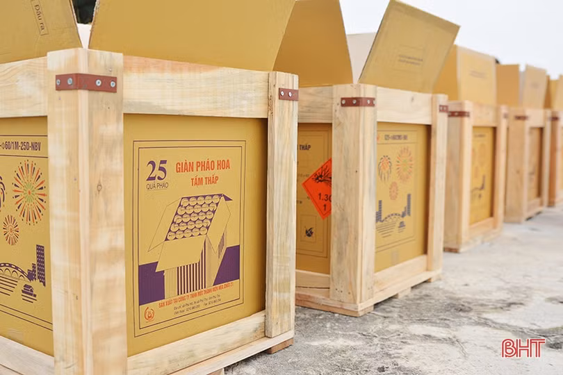 Cận cảnh 90 giàn pháo hoa tại TP Hà Tĩnh trước giờ khai hỏa