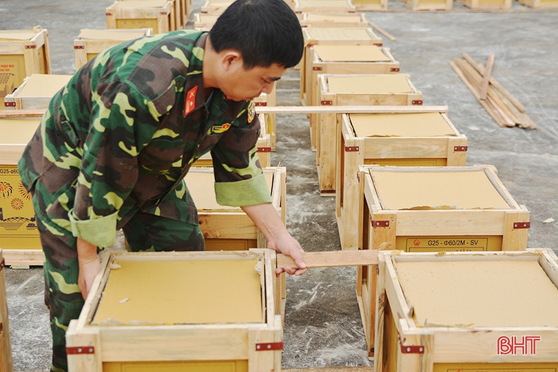Cận cảnh 90 giàn pháo hoa tại TP Hà Tĩnh trước giờ khai hỏa