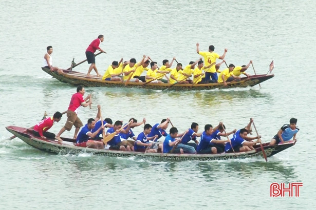 Thị trấn Đức Thọ nhất toàn đoàn Giải đua thuyền truyền thống sông La