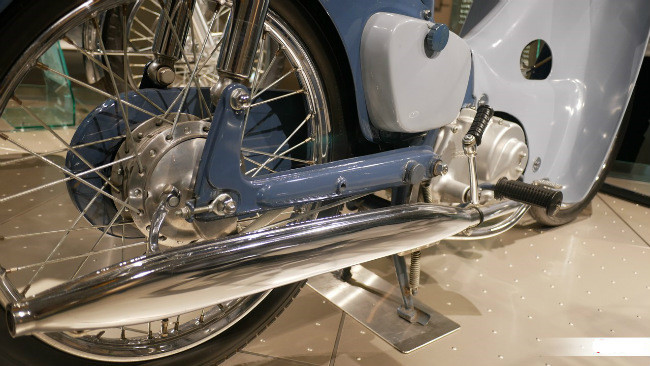 Kim vàng giọt lệ Honda Super Cub nửa thế kỷ vẫn đẹp long lanh
