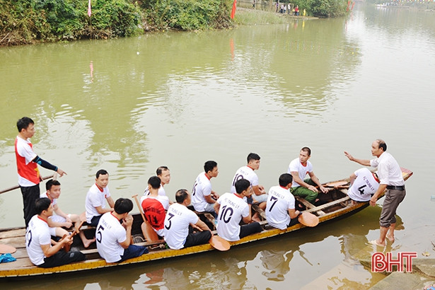 Sôi nổi lễ hội đua thuyền truyền thống Trung Lương
