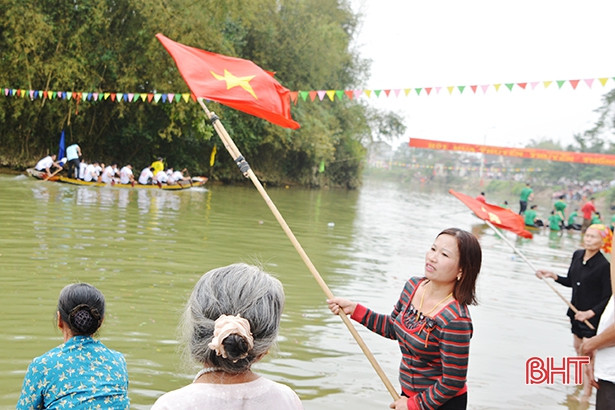 Sôi nổi lễ hội đua thuyền truyền thống Trung Lương