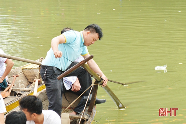 Sôi nổi lễ hội đua thuyền truyền thống Trung Lương