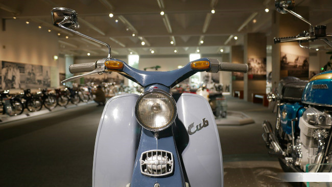 Kim vàng giọt lệ Honda Super Cub nửa thế kỷ vẫn đẹp long lanh