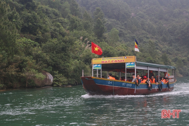 Nô nức lễ hội chùa Hương Tích ngày đầu năm mới