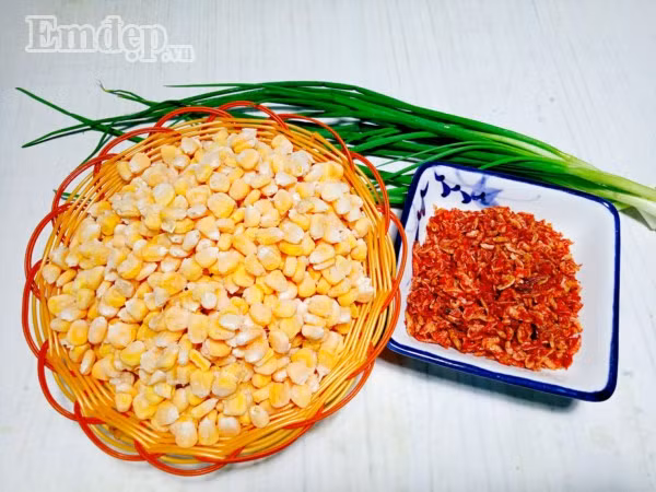 Tết ngán giò chả thì làm ngô ngọt xào tép khô thơm lừng đổi bữa