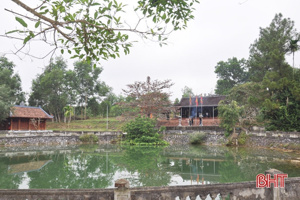 Đầu năm đi lễ đền Trầm Lâm