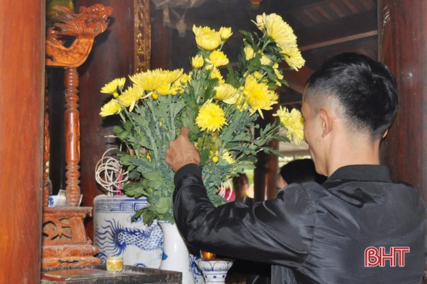 Đầu năm đi lễ đền Trầm Lâm