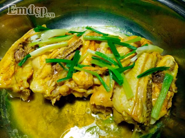 Gà hấp hành ngọt nước thơm lừng mà chẳng bị ngán