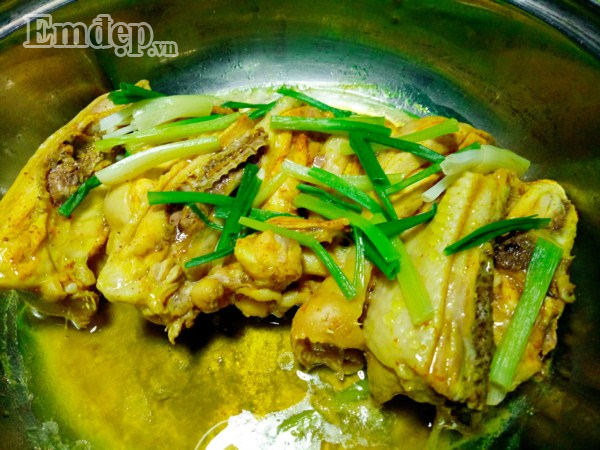 Gà hấp hành ngọt nước thơm lừng mà chẳng bị ngán