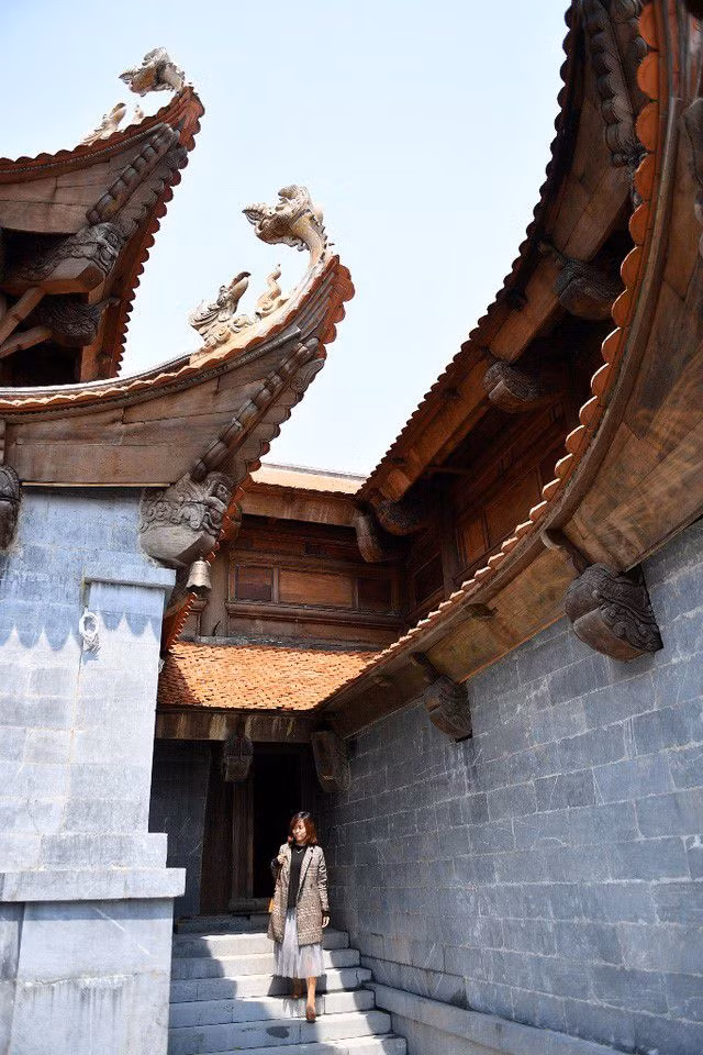 Ngắm dáng chùa Việt ẩn trong dáng núi, đẹp kỳ ảo giữa chốn mây bồng