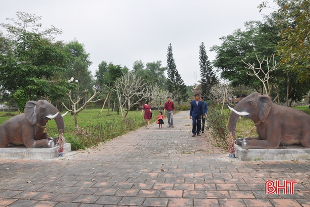 Đầu năm đi lễ đền Trầm Lâm