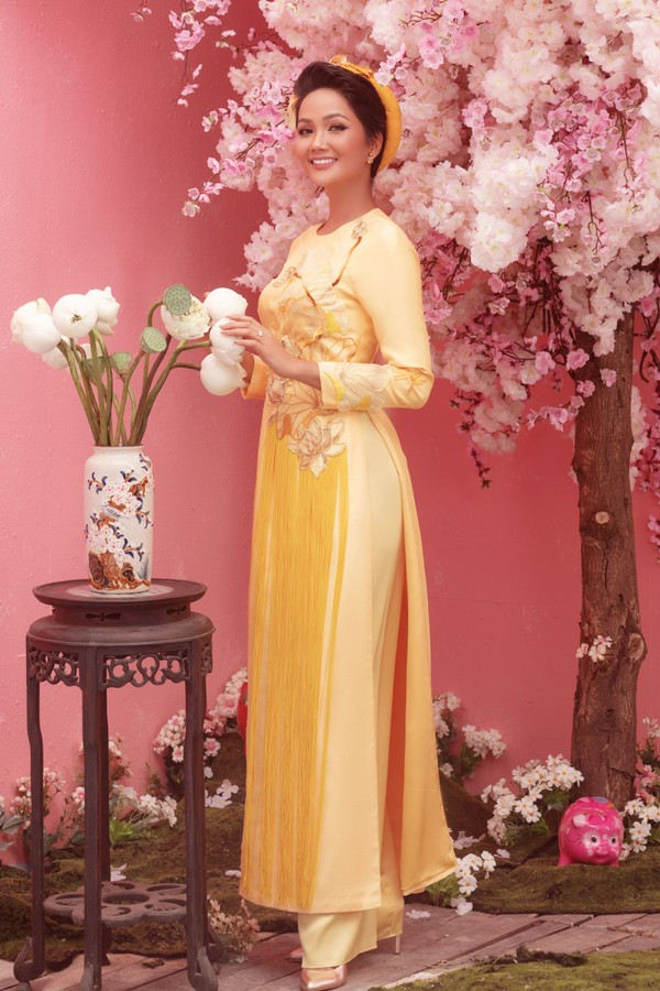 Mỹ nhân Việt đa phong cách với áo dài xuân Kỷ Hợi