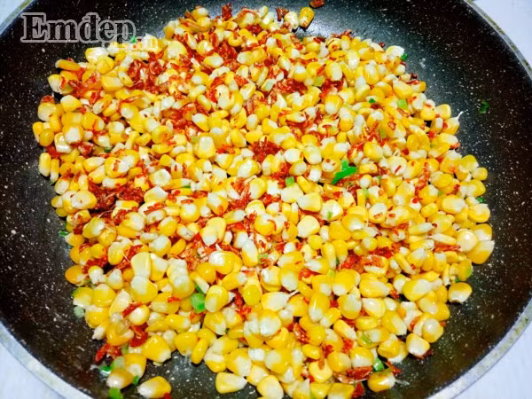 Tết ngán giò chả thì làm ngô ngọt xào tép khô thơm lừng đổi bữa