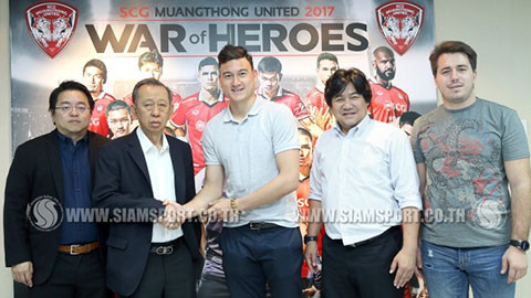 Đặng Văn Lâm ra mắt BLĐ Muangthong Utd ở Thái Lan