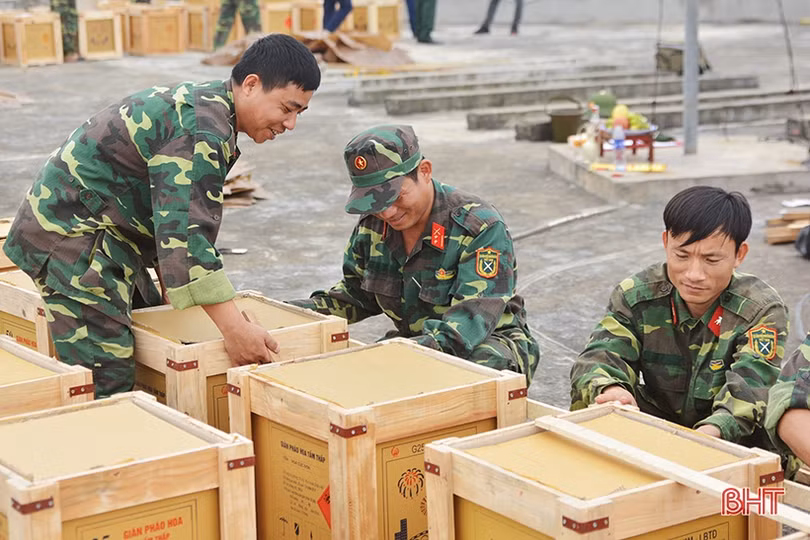 Cận cảnh 90 giàn pháo hoa tại TP Hà Tĩnh trước giờ khai hỏa