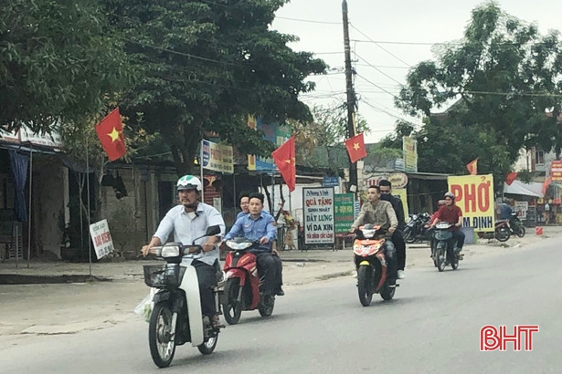 Người dân “đầu trần” vi vu trong những ngày tết