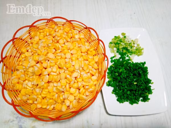 Tết ngán giò chả thì làm ngô ngọt xào tép khô thơm lừng đổi bữa