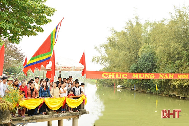 Sôi nổi lễ hội đua thuyền truyền thống Trung Lương