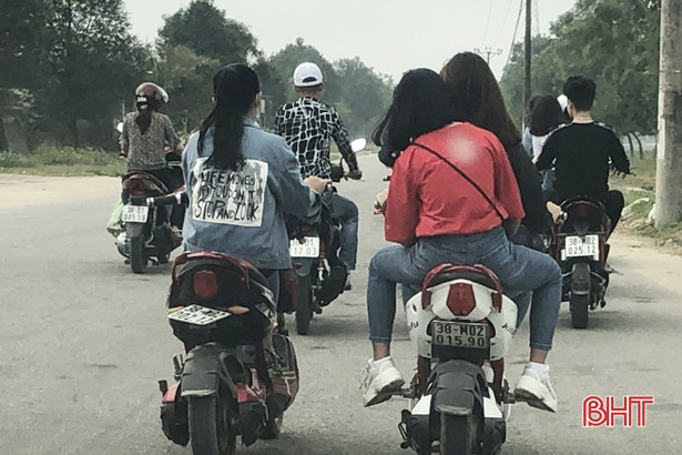 Người dân “đầu trần” vi vu trong những ngày tết