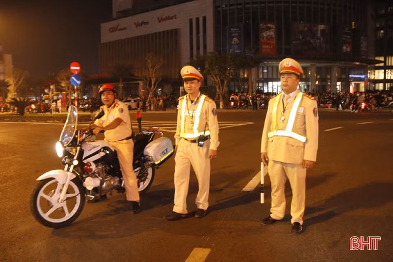 Đặc sắc màn pháo hoa đón chào xuân Kỷ Hợi ở Hà Tĩnh