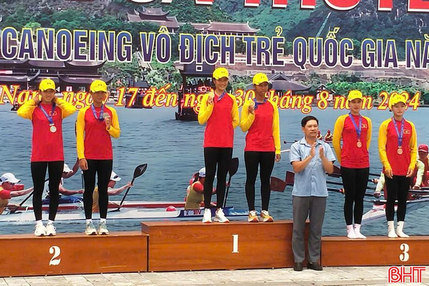 các VĐV Lê Thị Phương, Kiều Quỳnh Như giành huy chương Vàng, nội dung thuyền đôi coxless nữ hạng nặng.jpg