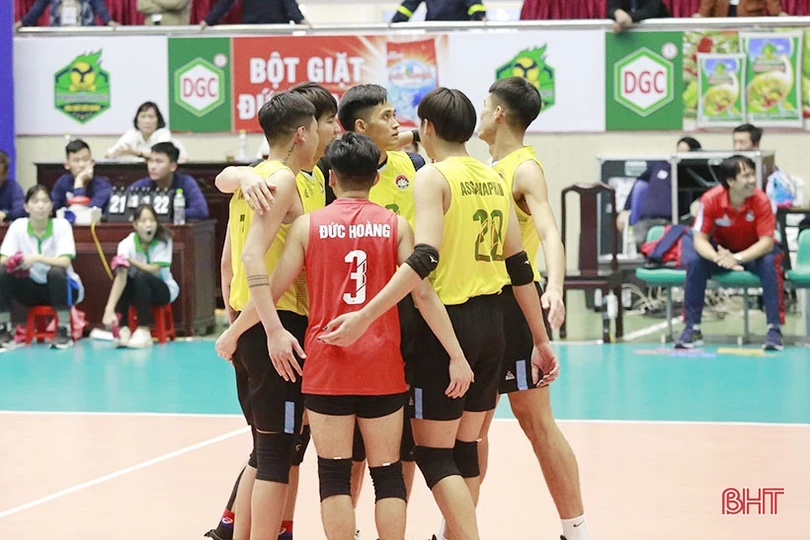 Đội bóng chuyền nam Hà Tĩnh “mỏi mòn” chờ nhà tài trợ