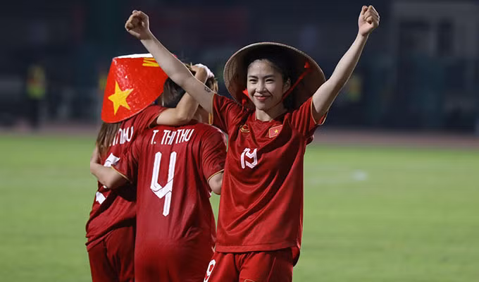 Thanh Nhã đội nón lá Việt Nam cực dễ thương, ăn mừng HCV SEA Games lịch sử