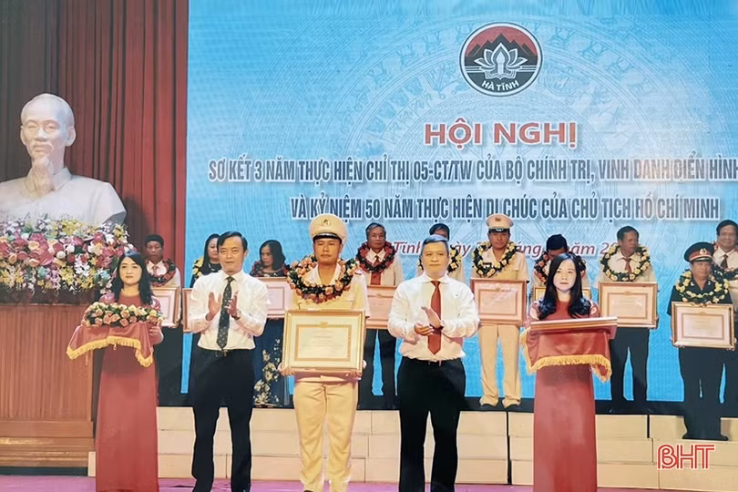 Đại úy công an tiêu biểu trong học và làm theo gương Bác