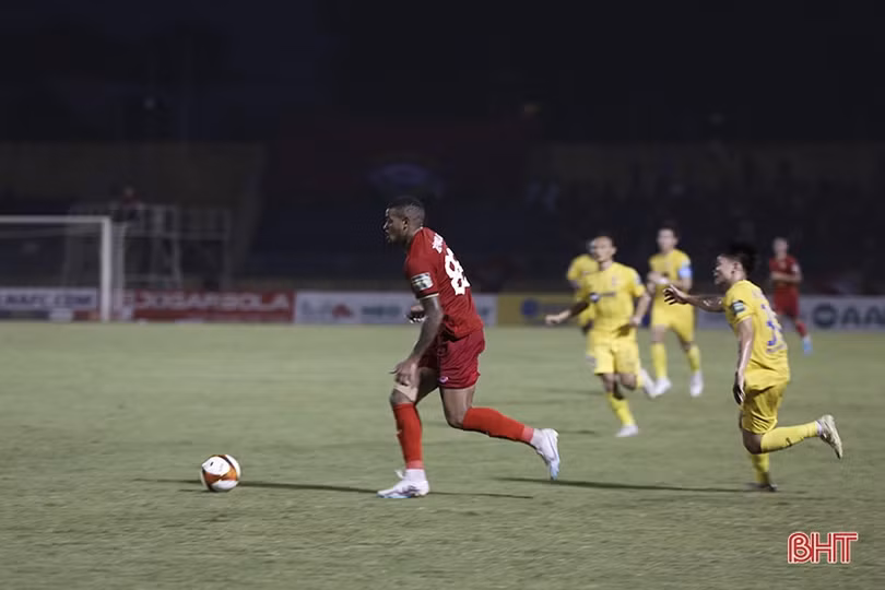 Hồng Lĩnh Hà Tĩnh nỗ lực cho mục tiêu vào 8 đội mạnh nhất V.League