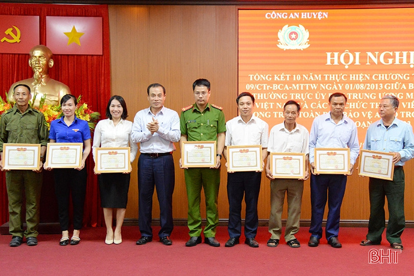 Can Lộc tiếp tục đẩy mạnh phong trào toàn dân bảo vệ an ninh Tổ quốc ảnh 4 Can Lộc tiếp tục đẩy mạnh phong trào toàn dân bảo vệ an ninh Tổ quốc