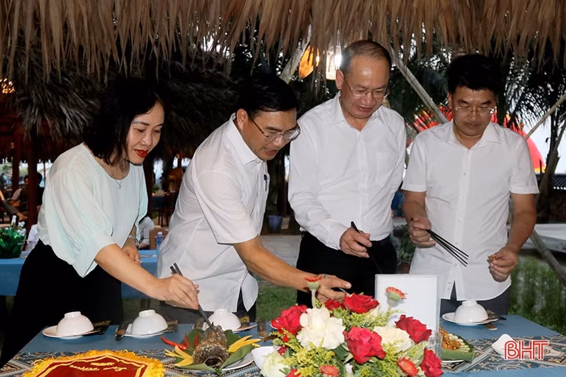 Đặc sắc lễ hội du lịch biển xã Cương Gián