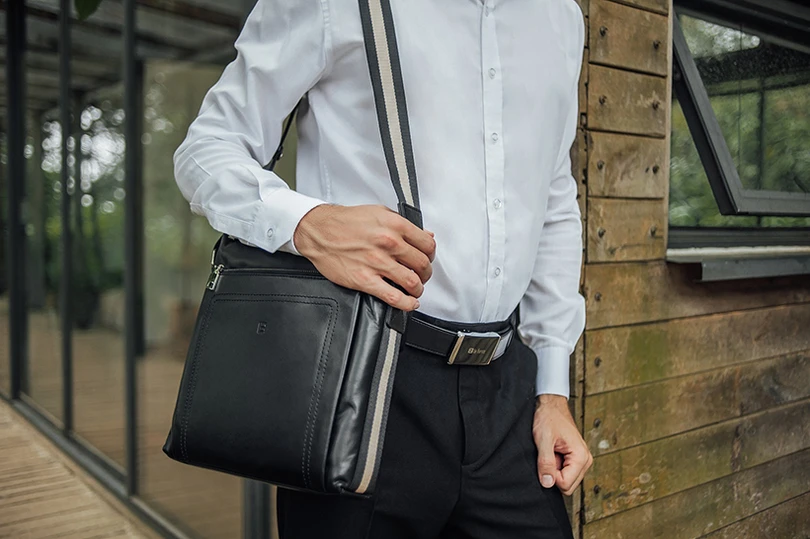 Túi da đựng iPad LaForce: Phụ kiện không thể thiếu cho những người yêu công nghệ ảnh 2 Túi da đựng iPad LaForce: Phụ kiện không thể thiếu cho những người yêu công nghệ