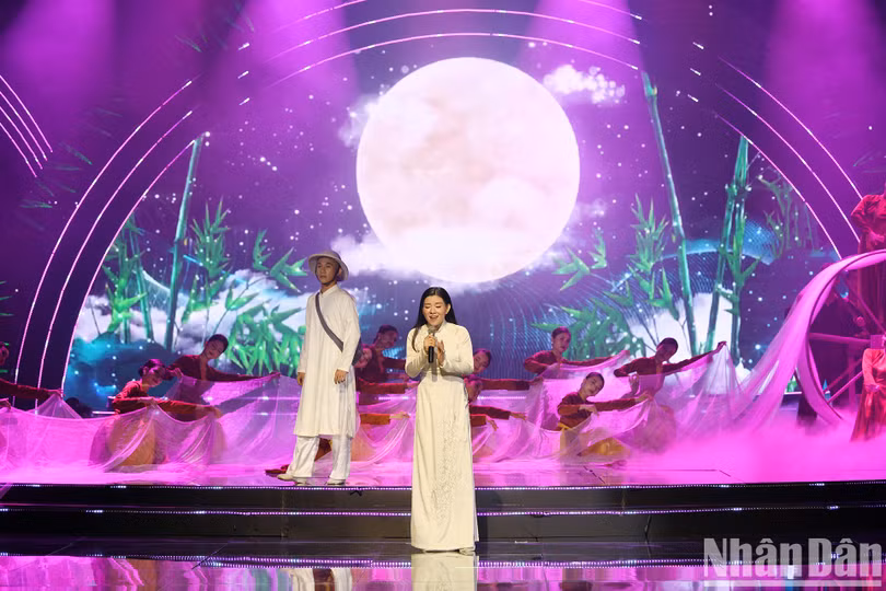 Đêm nhạc “Mạch nguồn ví, giặm”