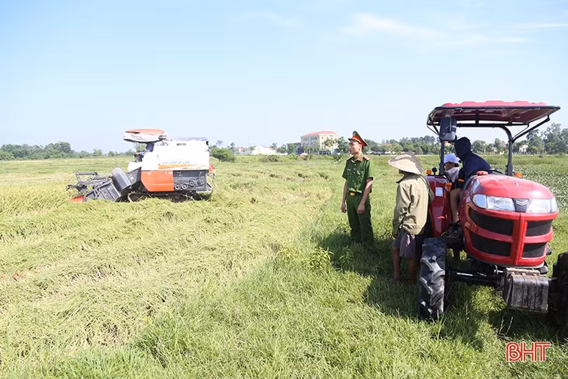 Quyết không để xảy ra tình trạng “bảo kê” gặt lúa ở Hà Tĩnh