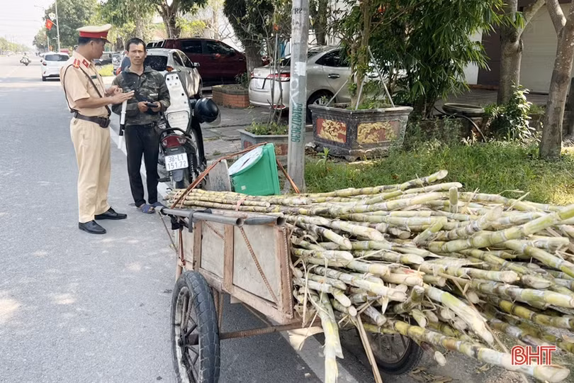 Công an TP Hà Tĩnh xử lý 23 trường hợp xe kéo tự chế