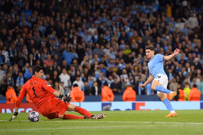Man City vào chung kết Champions League