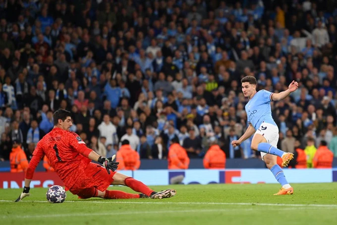Man City vào chung kết Champions League