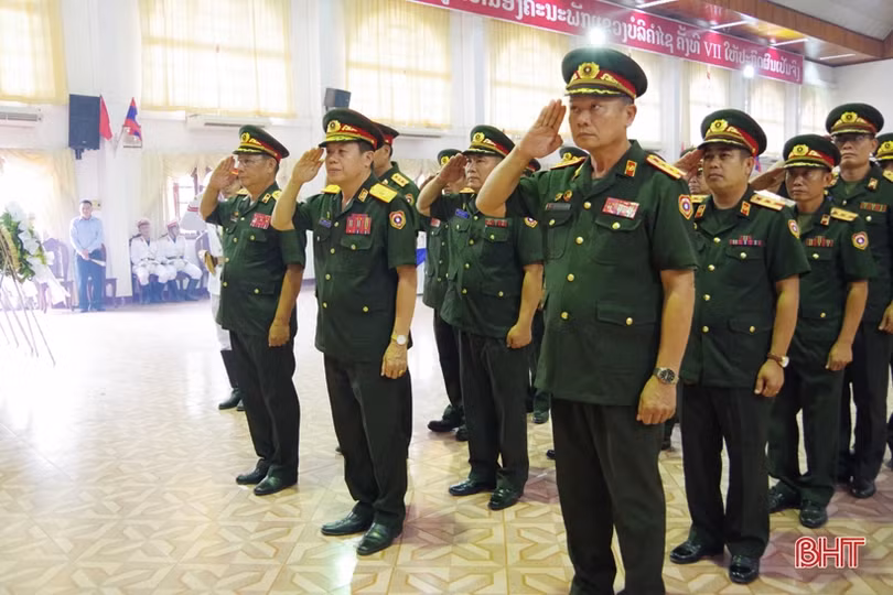 Trang trọng lễ tưởng niệm các liệt sỹ quân tình nguyện Việt Nam tại Bolikhămxay