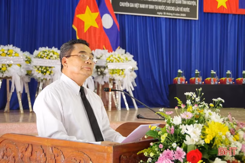 Trang trọng lễ tưởng niệm các liệt sỹ quân tình nguyện Việt Nam tại Bolikhămxay