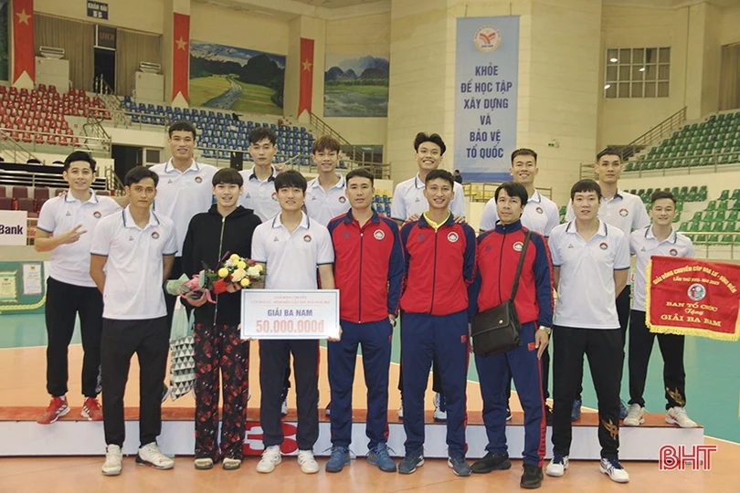 Đội bóng chuyền nam Hà Tĩnh “mỏi mòn” chờ nhà tài trợ