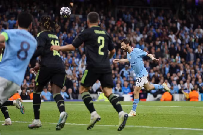 Man City vào chung kết Champions League