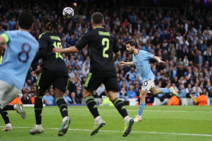 Man City vào chung kết Champions League