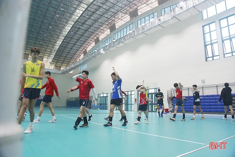 Đội bóng chuyền nam Hà Tĩnh “mỏi mòn” chờ nhà tài trợ